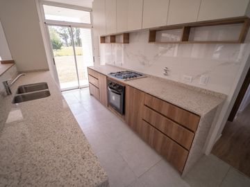 Casa en venta a estrenar en Barrio Cerrado Pinares del Sur!