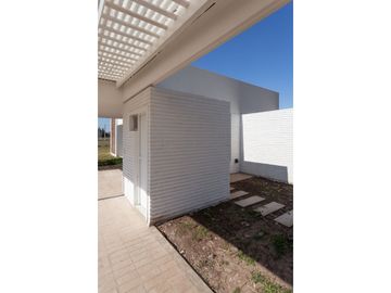 Casa en venta a estrenar en Barrio Cerrado Pinares del Sur!