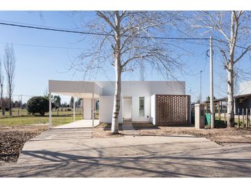 Casa en venta a estrenar en Barrio Cerrado Pinares del Sur!