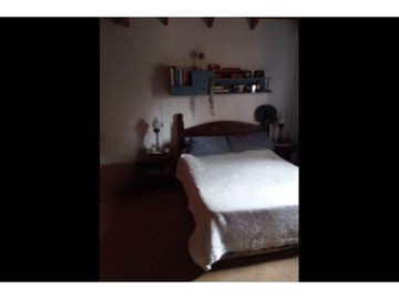 Triplex Tipo Casa de 5 Ambientes en Haedo con Quincho, Parrilla y Balcón
