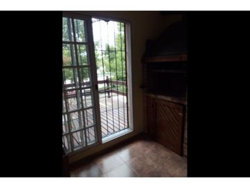 Triplex Tipo Casa de 5 Ambientes en Haedo con Quincho, Parrilla y Balcón