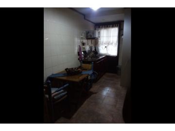 Triplex Tipo Casa de 5 Ambientes en Haedo con Quincho, Parrilla y Balcón