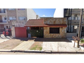 Casa.4amb. Jujuy al 1800.Villa Luzuriaga