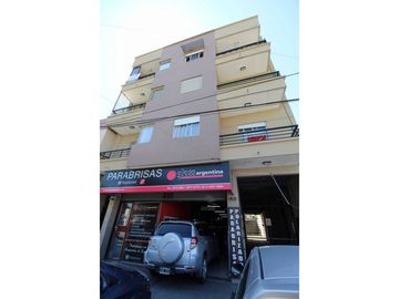 Departamento .2amb.Av presidente Peron 1000.