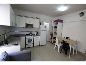 Departamento .2amb.Av presidente Peron 1000.