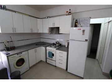 Departamento .2amb.Av presidente Peron 1000.