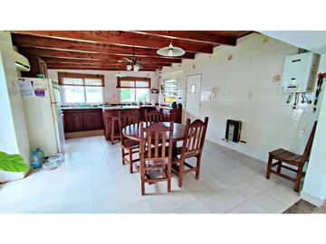 Excelente Propiedad en FUNES. Zona 1. Lote 1360m2.