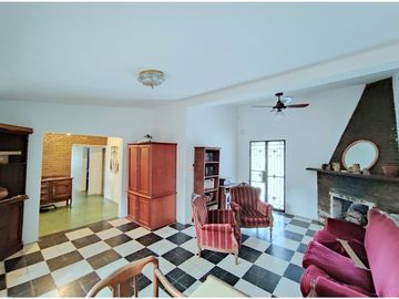 Excelente Propiedad en FUNES. Zona 1. Lote 1360m2.