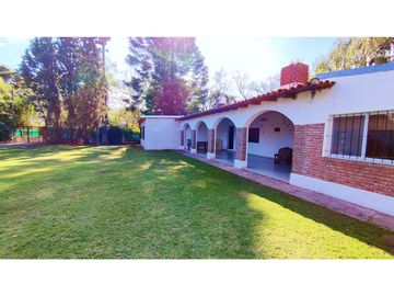 Excelente Propiedad en FUNES. Zona 1. Lote 1360m2.