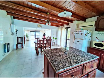 Excelente Propiedad en FUNES. Zona 1. Lote 1360m2.