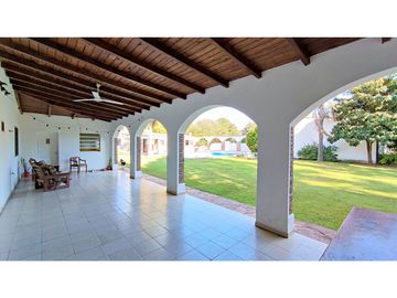 Excelente Propiedad en FUNES. Zona 1. Lote 1360m2.