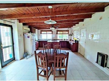 Excelente Propiedad en FUNES. Zona 1. Lote 1360m2.