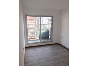 Dos dormitorios sobre Av. Francia con Ventilación Cruzada.