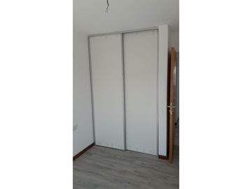 Dos dormitorios sobre Av. Francia con Ventilación Cruzada.