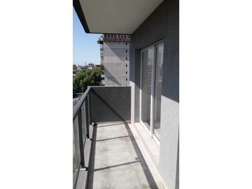 Dos dormitorios sobre Av. Francia con Ventilación Cruzada.