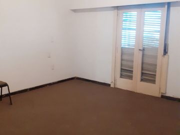 #piso #departamento #ph #tipocasa #villalugano #venta  4 ambientes Balcon corrido Terraza Sin expensas Sobre Murguiondo