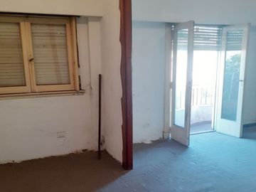 #piso #departamento #ph #tipocasa #villalugano #venta  4 ambientes Balcon corrido Terraza Sin expensas Sobre Murguiondo