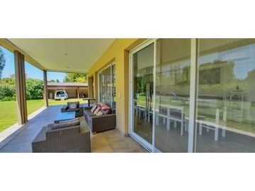Casa imponente en Roldán, zona inmejorable GRAN TERRENO