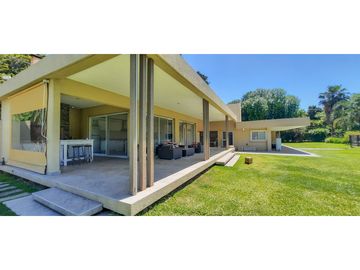 Casa imponente en Roldán, zona inmejorable GRAN TERRENO