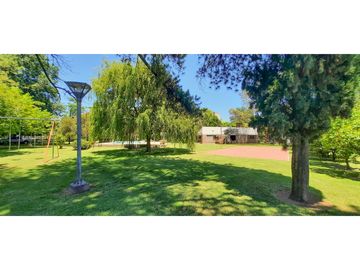 Casa quinta imponente en Funes