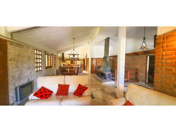 Casa quinta imponente en Funes