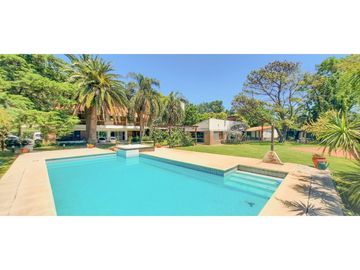 Casa quinta imponente en Funes