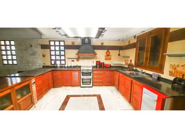 Casa quinta imponente en Funes