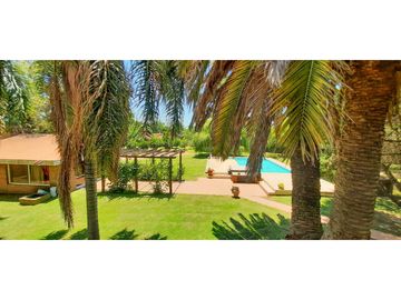 Casa quinta imponente en Funes
