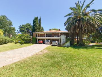 Casa quinta imponente en Funes