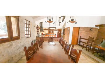 Casa quinta imponente en Funes
