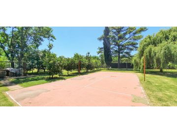 Casa quinta imponente en Funes