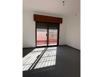 GALPON 300 m2  CON  OFICINAS /VIVIENDA BV. AVELLANEDA Y PELLEGRINI