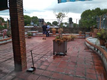 GALPON 300 m2  CON  OFICINAS /VIVIENDA BV. AVELLANEDA Y PELLEGRINI