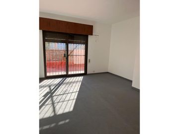 GALPON 300 m2  CON  OFICINAS /VIVIENDA BV. AVELLANEDA Y PELLEGRINI