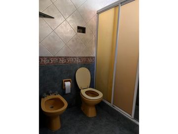 GALPON 300 m2  CON  OFICINAS /VIVIENDA BV. AVELLANEDA Y PELLEGRINI