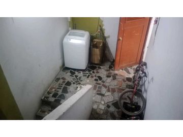 VENDO CASA BODEGA ESQUINERA  PORTAL AMERICAS VILLA LA LOMA