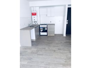 Excelente Departamento al frente con balcón. Zona Plaza López.
