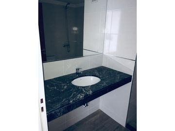 Excelente Departamento al frente con balcón. Zona Plaza López.
