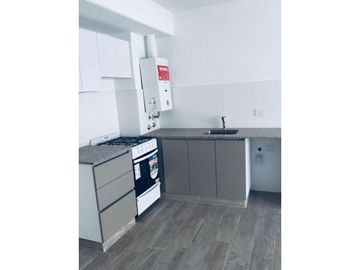 Excelente Departamento al frente con balcón. Zona Plaza López.