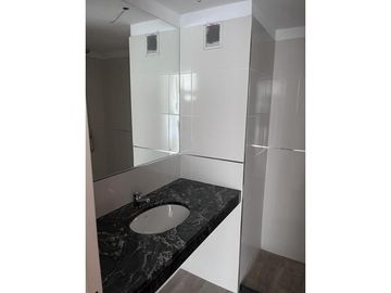 Excelente Departamento al frente con balcón. Zona Plaza López.