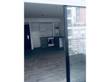 Excelente Departamento al frente con balcón. Zona Plaza López.