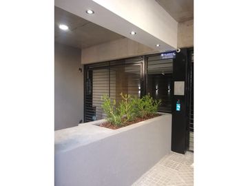 Excelente Departamento al frente con balcón. Zona Plaza López.