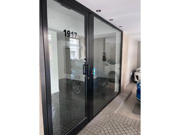 Excelente Departamento al frente con balcón. Zona Plaza López.