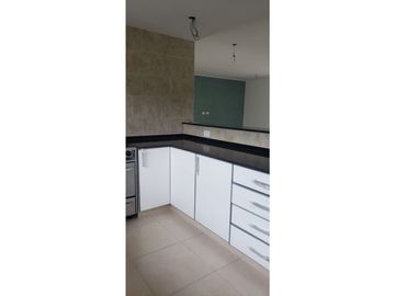 HERMOSA CASA EN UNA PLANTA A ESTRENAR!! 3 DORM. 1 EN SUITE, GALERIA CUBIERTA C/ PARRILLA, AMPLIO PARQUE