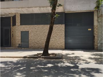 Cochera amplia en Arroyito. Oportunidad