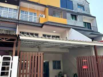 FOR SELL townhouse Varathorn Ville Pattanakarn 44 MRT-Lat Phrao CX-98941