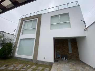 Se vende o alquila hermosa casa en la mejor zona de Las Brisas de Villa (colinda con Club de Villa)
