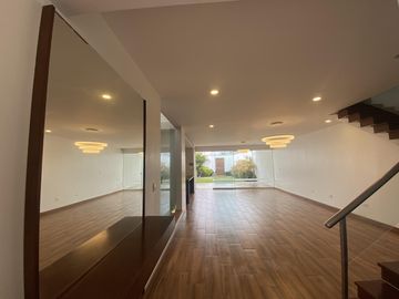 Se vende o alquila hermosa casa en la mejor zona de Las Brisas de Villa (colinda con Club de Villa)