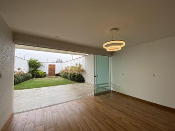 Se vende o alquila hermosa casa en la mejor zona de Las Brisas de Villa (colinda con Club de Villa)