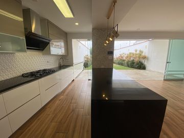 Se vende o alquila hermosa casa en la mejor zona de Las Brisas de Villa (colinda con Club de Villa)
